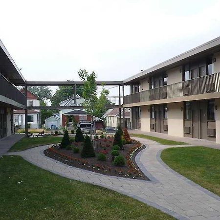 Niagara Plaza Hotel By Fairbridge Εξωτερικό φωτογραφία